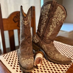 Youths girls size 4 1/2 Corral boots